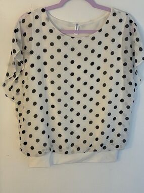 Womens Polka Dot Short Sleeve Lined Flouncy Sleeves  Blouse in White and Black S